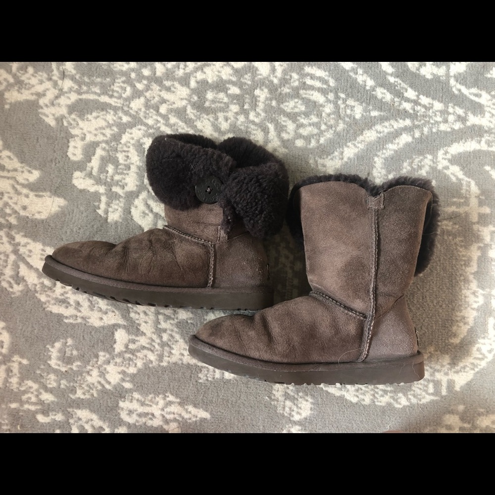 Short brown Uggs S/N 5803 - Picture 1 of 10